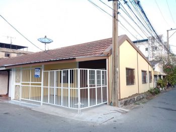 ขายทาวน์เฮ้าส์ หมู่บ้านนครทอง แพรกษา (ซอยชำนิ) หลังมุม ทำเลดี ใกล้โรบินสัน บิ๊กซี รถไฟฟ้า I บ้านดีแอสแสท เจ้าของขายเอง