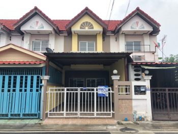 ขายทาวน์เฮ้าส์ถนนแพรกษาใกล้รถไฟฟ้า โรบินสัน หมู่บ้านสายรุ้ง