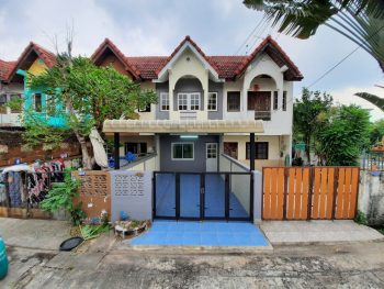 ขายทาวน์เฮ้าส์ ถนนแพรกษา หมู่บ้านเพชรงาม ติดโรงเรียนปทุมคงคา นิคมบางปู