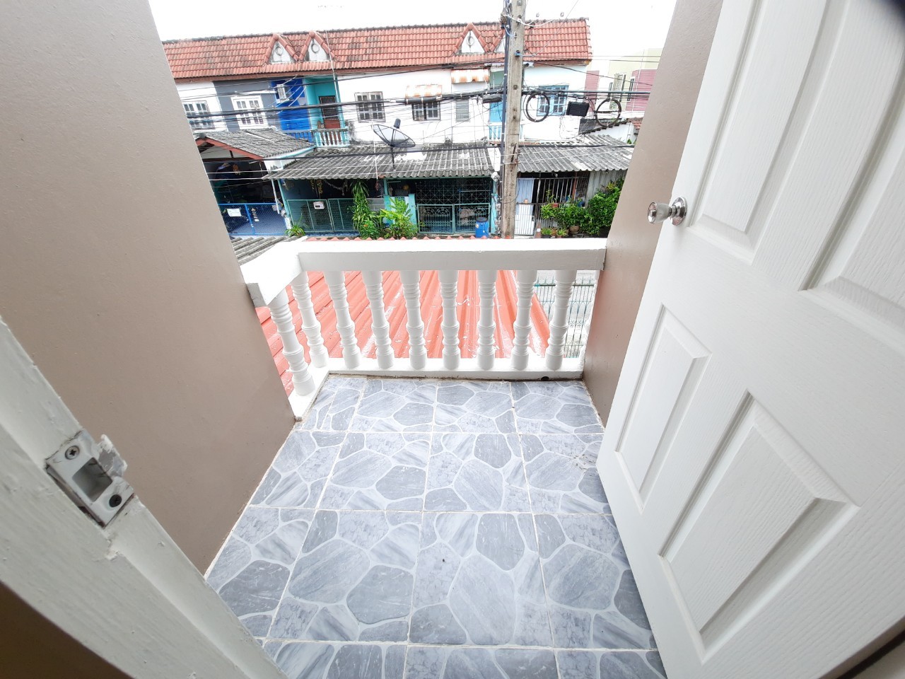 ขายทาวน เฮ าส 2 ช น ใกล สนามบ นส วรรณภ ม ถนนลาดกระบ ง ซอยหลวงแพ ง ตกแต งใหม ราคาถ ก บ านด แอสแสท ขายบ านม อสอง