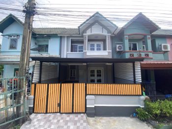ขายทาวน์เฮ้าส์ ถนนบางนาตราด ศรีวารี ราคาดี ใกล้สนามบินสุวรรณภูมิ หมู่บ้านพูนสุข