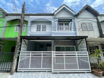 ขายทาวน์เฮ้าส์ถนนเทพารักษ์ ทำเลดีมาก ติดสี่แยกศรีนครินทร์ ใกล้สำโรง สุขุมวิท ม.ภัทรนิเวศน์