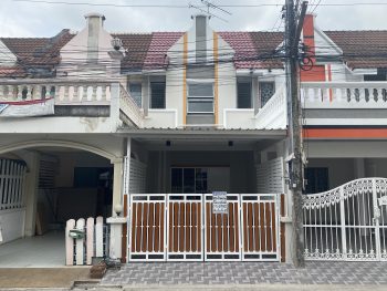 ขายทาวน์เฮ้าส์ ถนนสุขุมวิท ทุ่งสุขลา ติด ม.เกษตร ไทยออยล์ นิคมแหลมฉบัง ทำเลดี ตกแต่งใหม่ทั้งหลัง หมู่บ้านแฟมิลี่ปาร์ก1