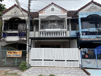 ขายทาวน์เฮ้าส์ทำเลดีมาก ใกล้ถนนสุขุมวิท รร.อัสสัมชัญศรีราชา ซอยหนองค้อ8  โรบินสัน สวย แต่งใหม่ทั้งหลัง