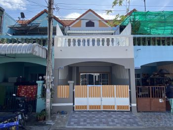 ขายทาวน์เฮ้าส์ ติดถนนบ้านเก่า5 เข้านิคมอมตะ ทำเลดีมาก หมู่บ้านวรางค์ทอง แต่งใหม่ทั้งหลัง ใกล้โรบินสัน แม็คโคร