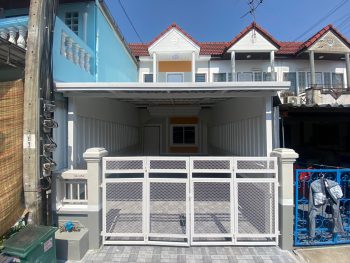 ขายทาวน์เฮ้าส์ถนนเทพารักษ์ ศรีนครินทร์ หนามแดง ใกล้แยกสำโรง รถไฟฟ้า ตกแต่งใหม่ทั้งหลัง หมู่บ้านทรัพย์ดินทอง