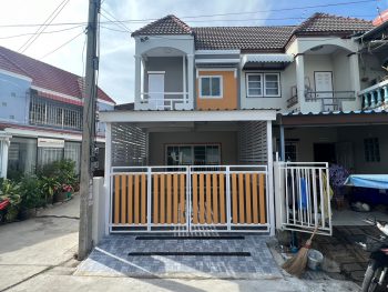 ขายทาวน์เฮ้าส์ติดถนนตำหรุ บางพลี ใกล้นิคมบางปู รีโนเวทใหม่ทั้งหลัง ทำเลดีมาก ค้าขายหรือทำออฟฟิศ