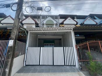 ขายทาวน์เฮ้าส์หลังใหญ่ แต่งใหม่ ถนนปู่เจ้าสมิงพราย บางหัวเสือ หมู่บ้านกิตติศักดิ์  ทำเลดี ค้าขายได้ ติดถนนหลัก ใกล้ทางด่วนวงแหวน
