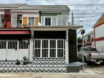 ขายทาวน์เฮ้าส์รีโนเวทสวย ถนนเทพารักษ์ ซอยมังกร หมู่บ้านกิตตินคร หลังมุม ถนนเมน ราคาถูก
