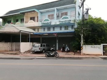 ขายตึกแถว2หลังหัวมุม เทศบาลนครสุราษฎณ์ธานีติดสนามกีฬากลางจังหวัด อยู่ติดถนนเส้นหลักวิภาวดีทำเลเหมาะเปิดกิจการร้านค้า ราคาดี