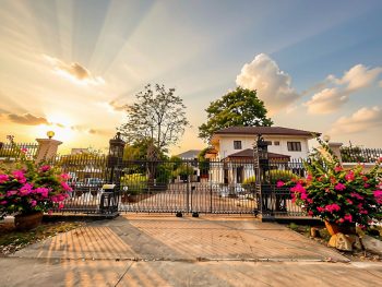 บ้านหรู 1 ไร่ ทำเลทองเมืองเอก รังสิต ใกล้ห้าง Future Park & Zpell ท่าอากาศยานดอนเมือง รถไฟฟ้า สถานีหลักหก